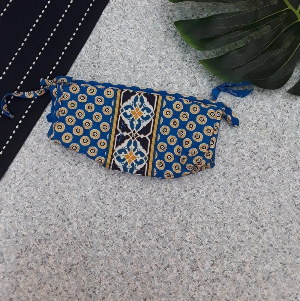 Vera Bradley| Small Makeup Bag Blue Floral Zipper